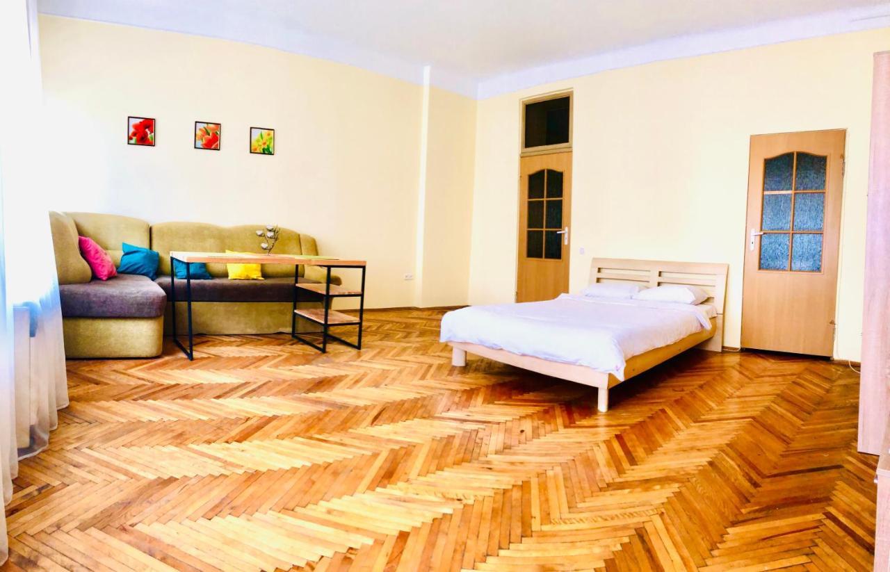 Apartment Near Opera On Horodotska 11 Lviv Kültér fotó